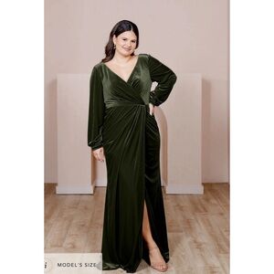 Revelry Vera Long Sleeve Velvet Bridesmaid Dress Size 4 olive